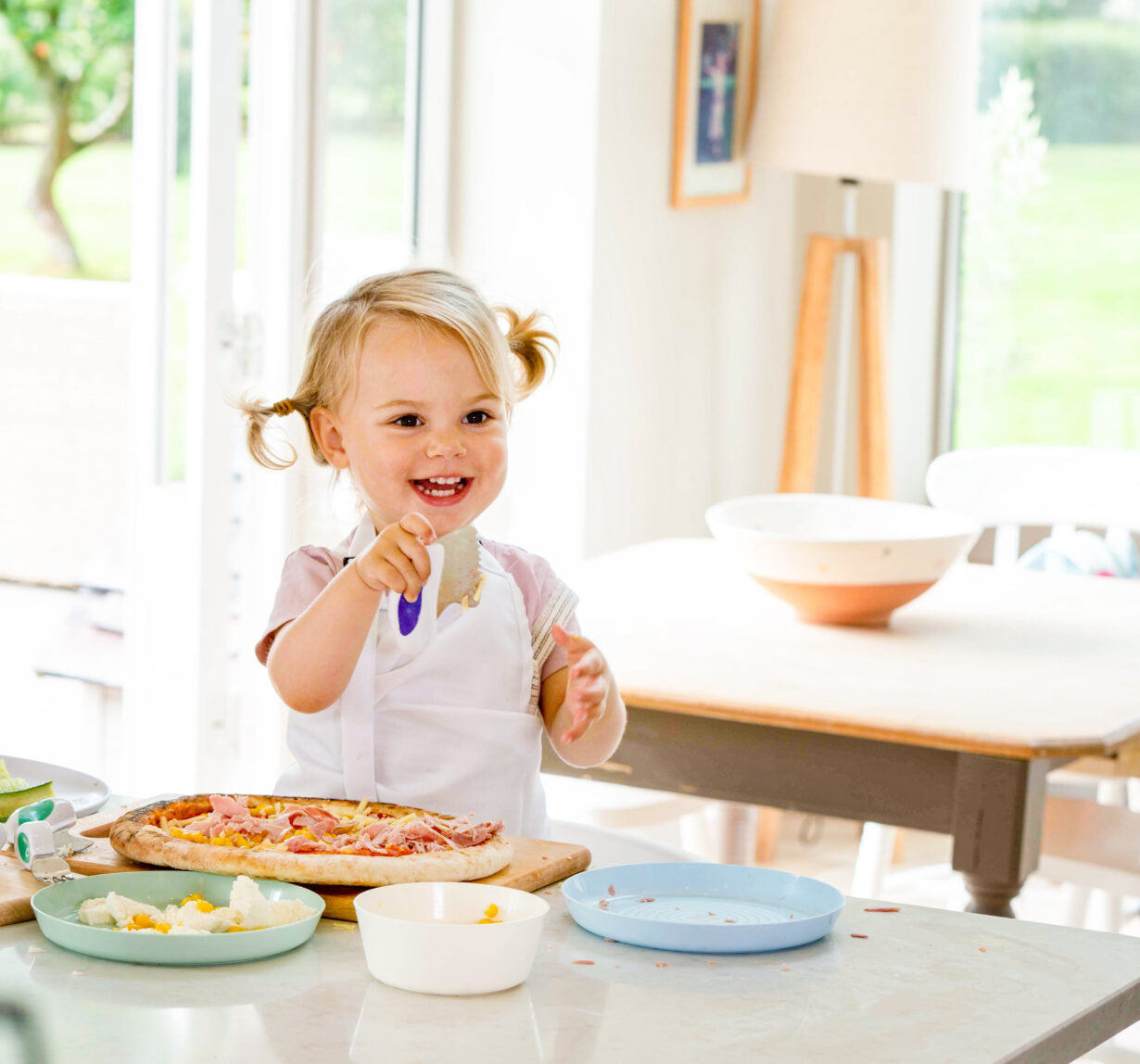 teaching a toddler to use a knife|description doddl toddler fork||Description of the doddl spoon