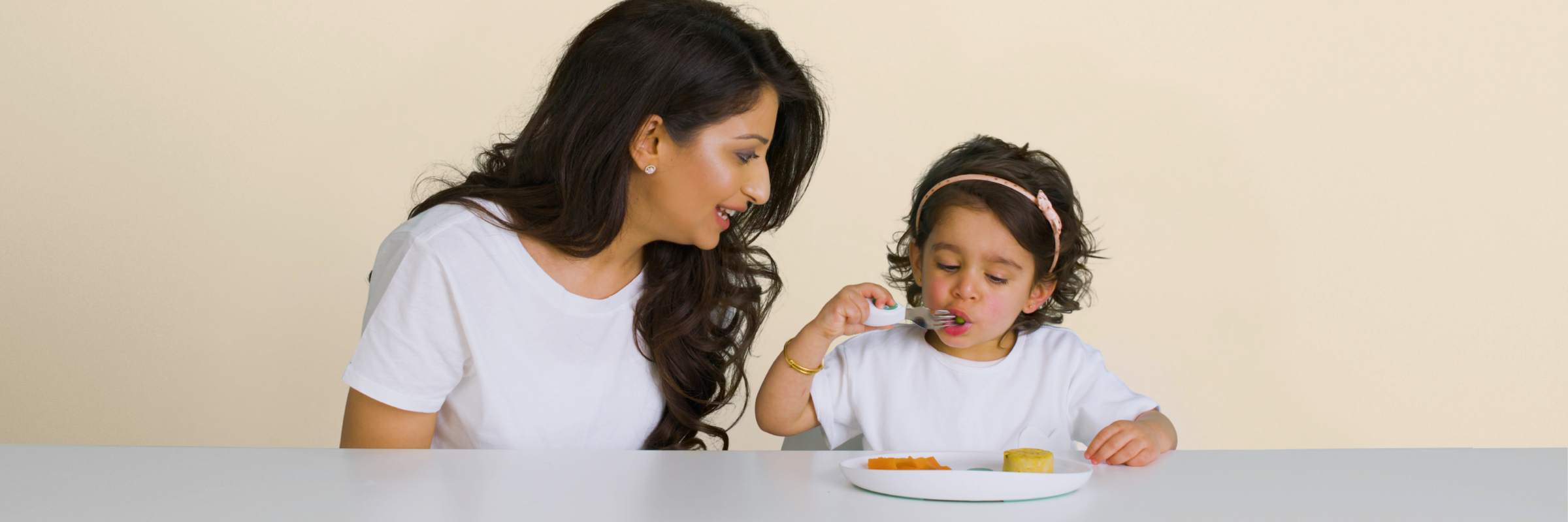 Little girl and mum using doddl cutlery and doddl plate